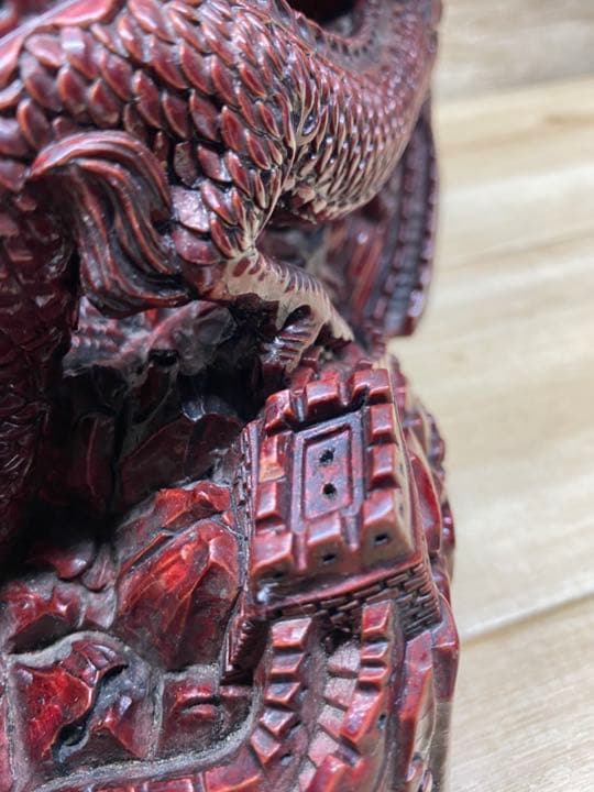 龍の置物　樹脂製