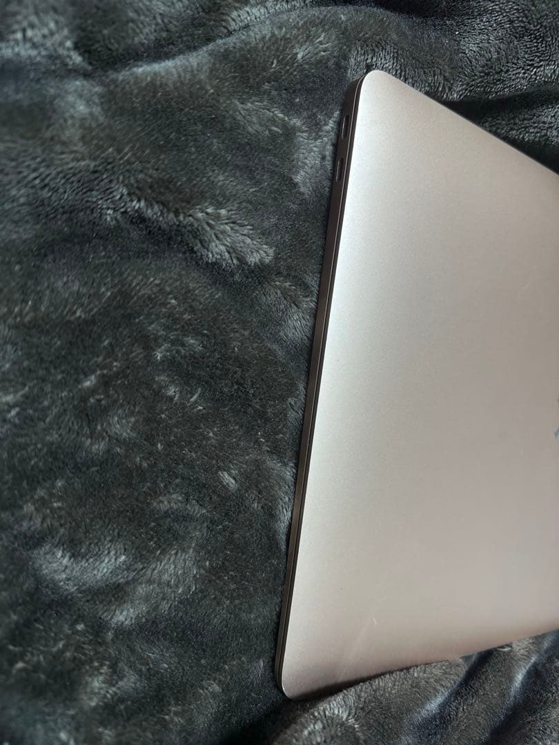 MacBook Air A1932 ゴールド 液晶割れ ジャンク品