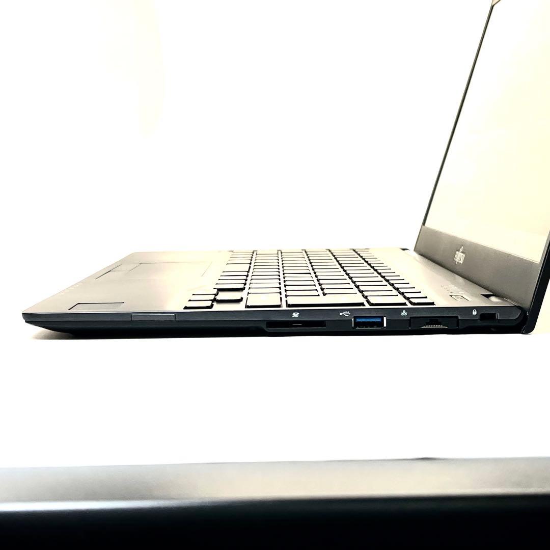 ☆超軽量薄型ノートパソコン☆届いてすぐ使える！快速SSD Windows11搭載