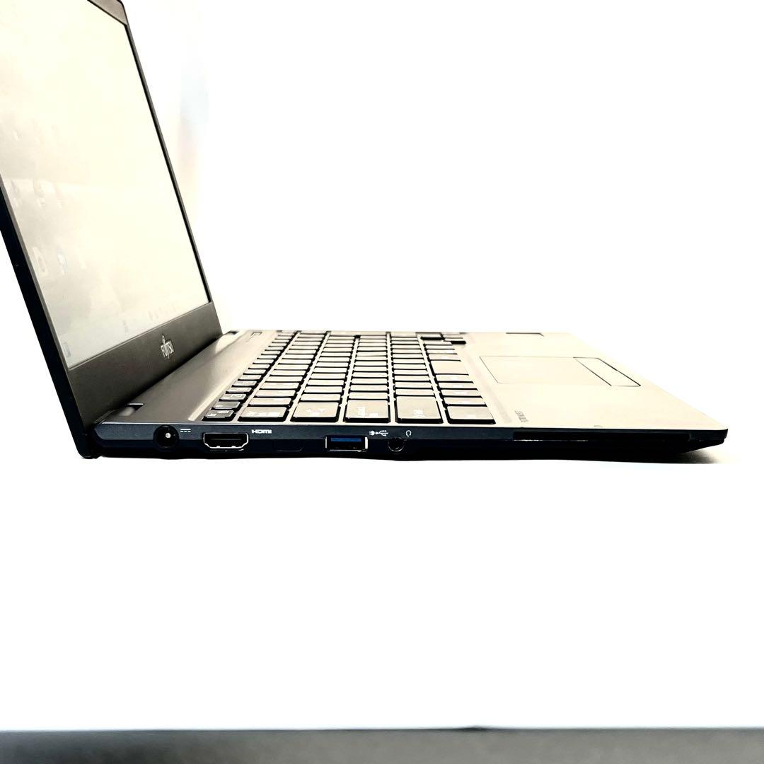 ☆超軽量薄型ノートパソコン☆届いてすぐ使える！快速SSD Windows11搭載