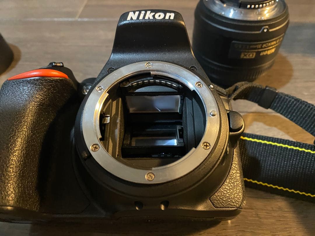 Nikon 一眼レフカメラ D5600 ダブルズームキット 単焦点レンズ付き