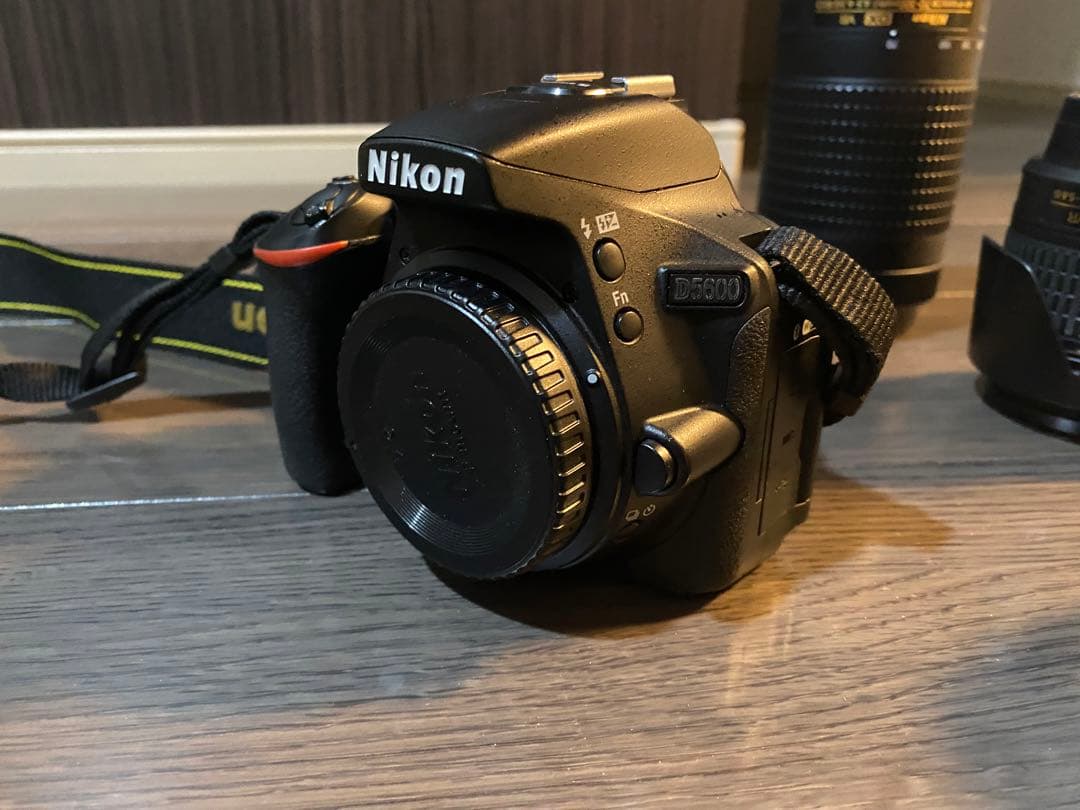 Nikon 一眼レフカメラ D5600 ダブルズームキット 単焦点レンズ付き