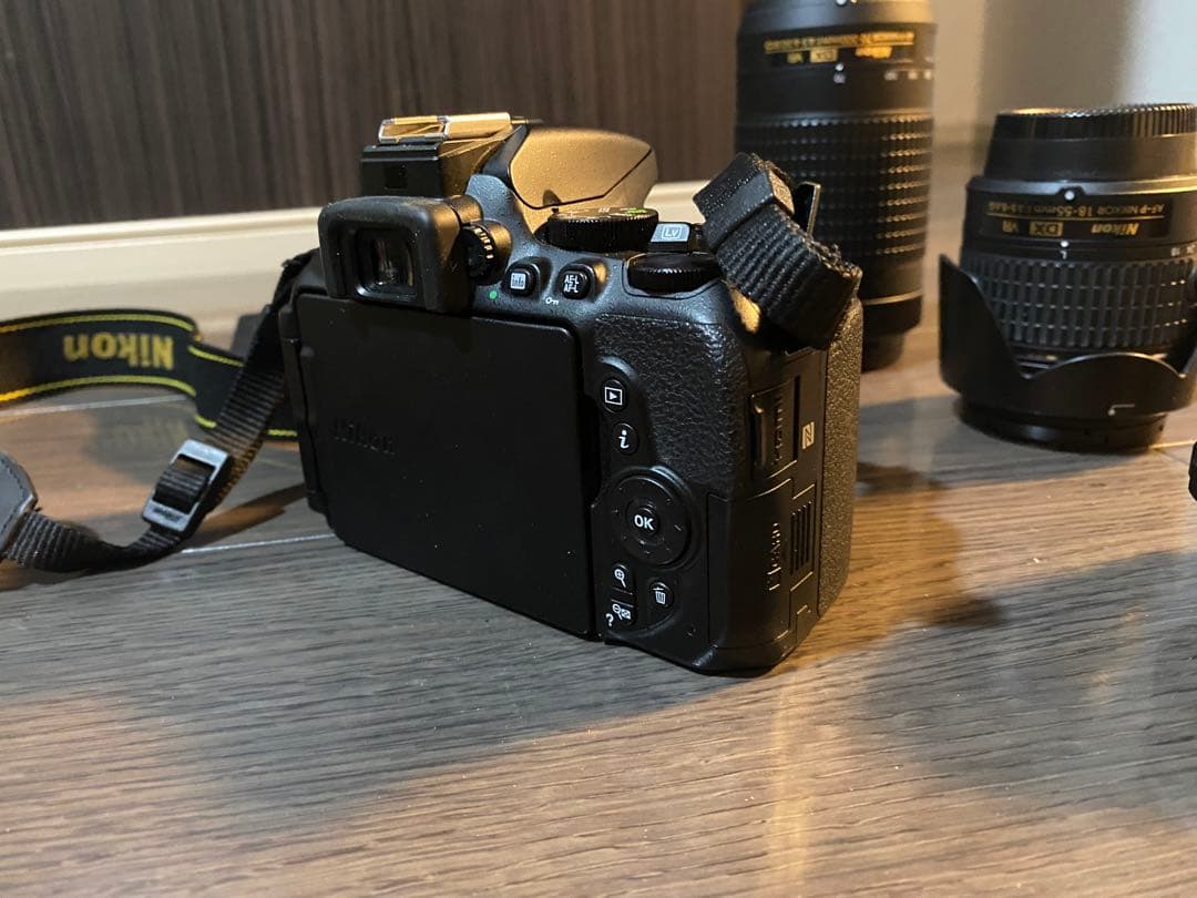 Nikon 一眼レフカメラ D5600 ダブルズームキット 単焦点レンズ付き
