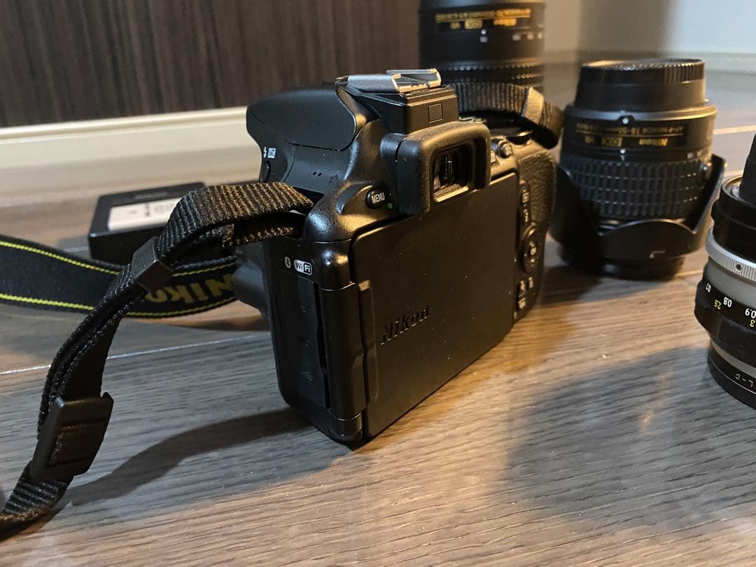 Nikon 一眼レフカメラ D5600 ダブルズームキット 単焦点レンズ付き
