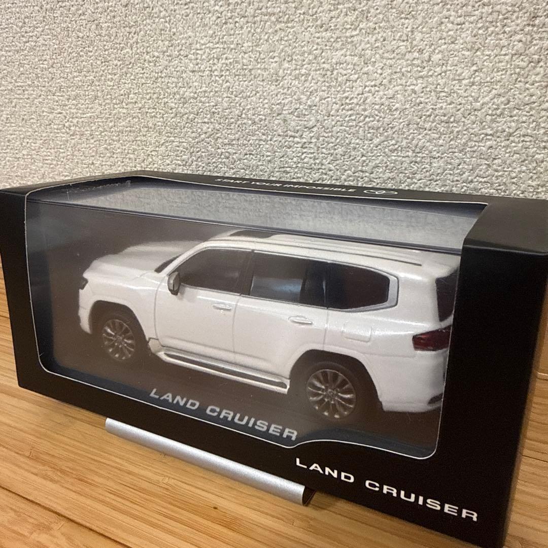 非売品★トヨタ 1/30スケール ランドクルーザー★プレシャスホワイト