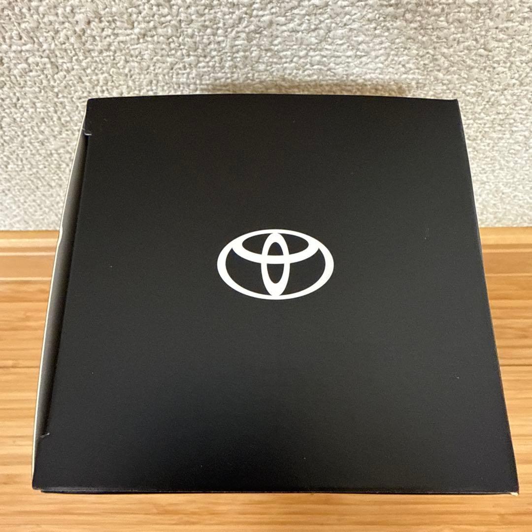 非売品★トヨタ 1/30スケール ランドクルーザー★プレシャスホワイト