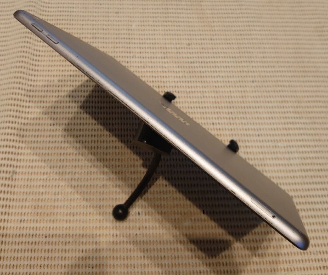 完動品SIMフリー液晶無傷iPad第6世代(A1954)本体32GB TJF88