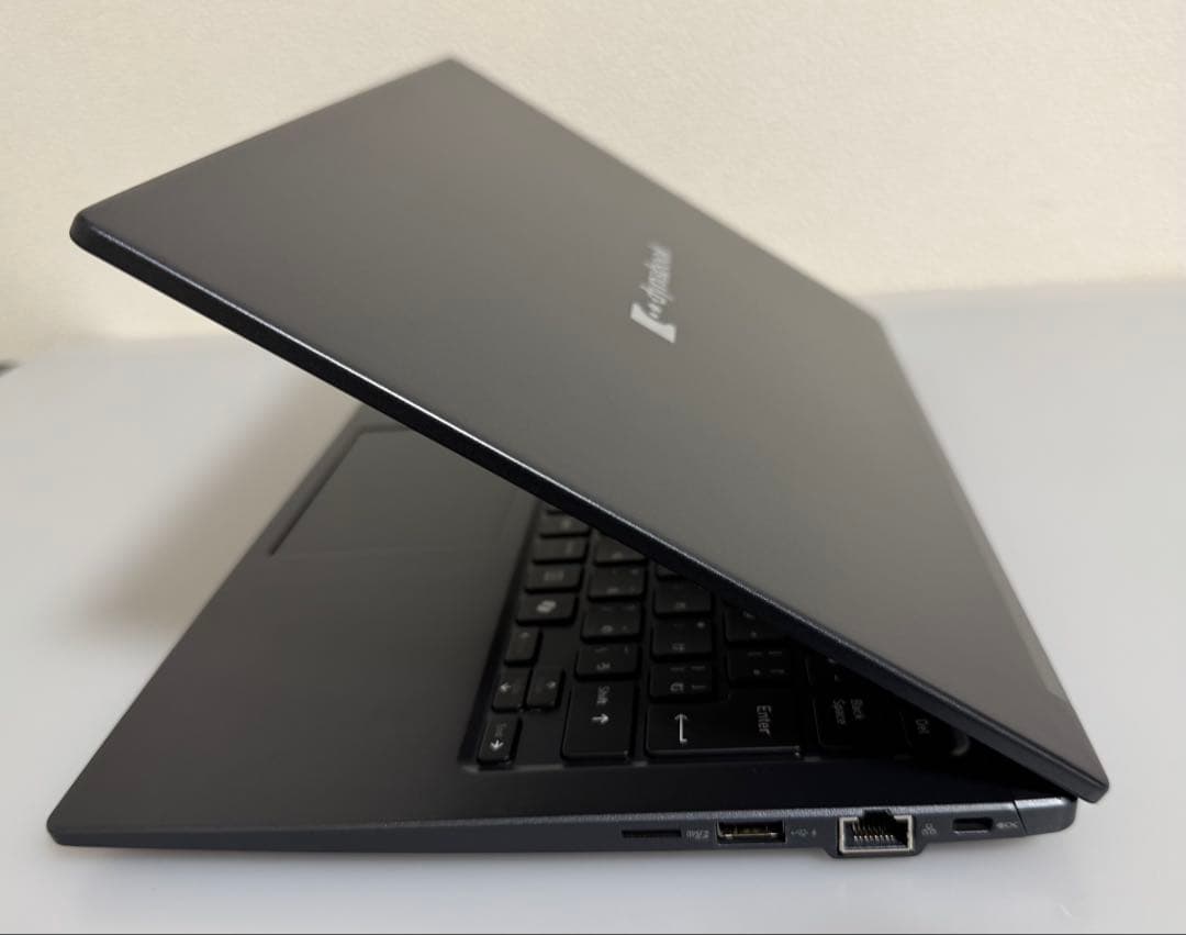 累積407 東芝 GA83/XY 16GB Office 2024年 顔認証