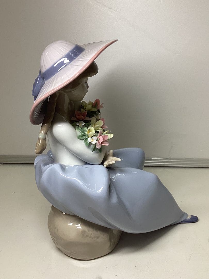 ビ*ン様 LIADRO リアドロ　陶器製 女性像 花束