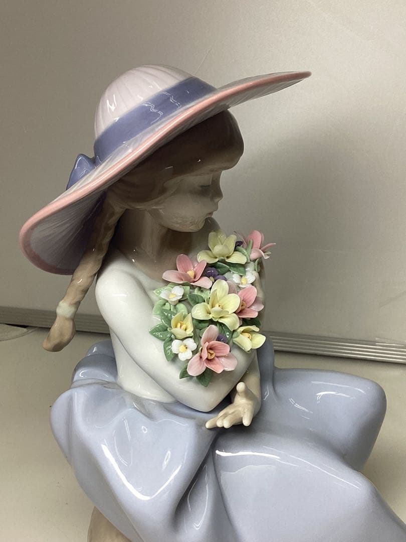 ビ*ン様 LIADRO リアドロ　陶器製 女性像 花束