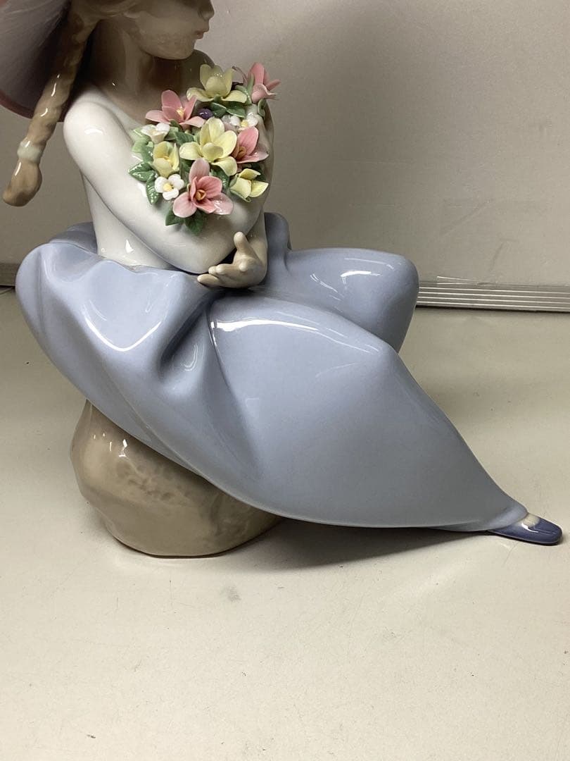 ビ*ン様 LIADRO リアドロ　陶器製 女性像 花束