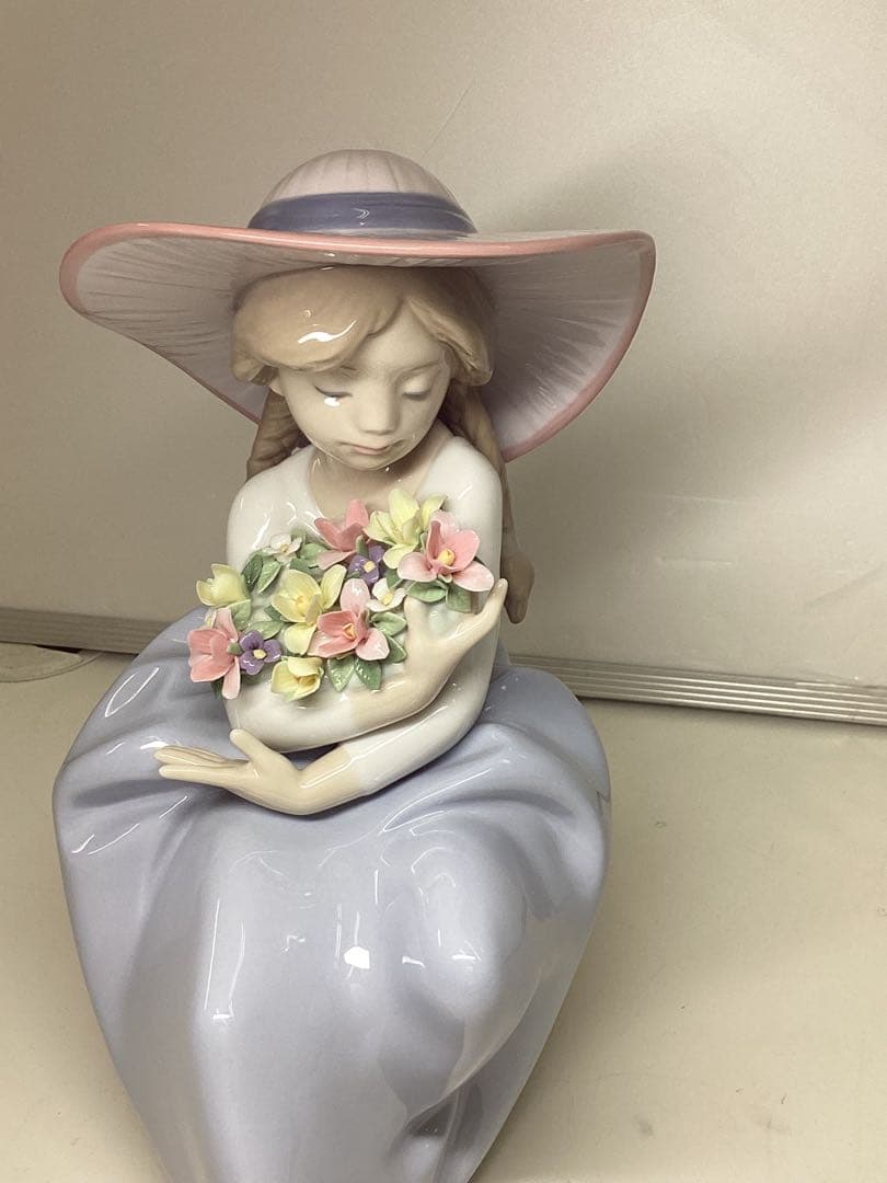 ビ*ン様 LIADRO リアドロ　陶器製 女性像 花束