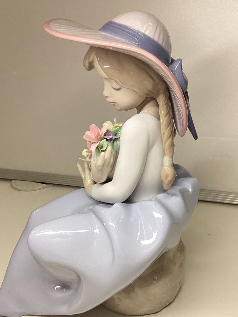 ビ*ン様 LIADRO リアドロ　陶器製 女性像 花束