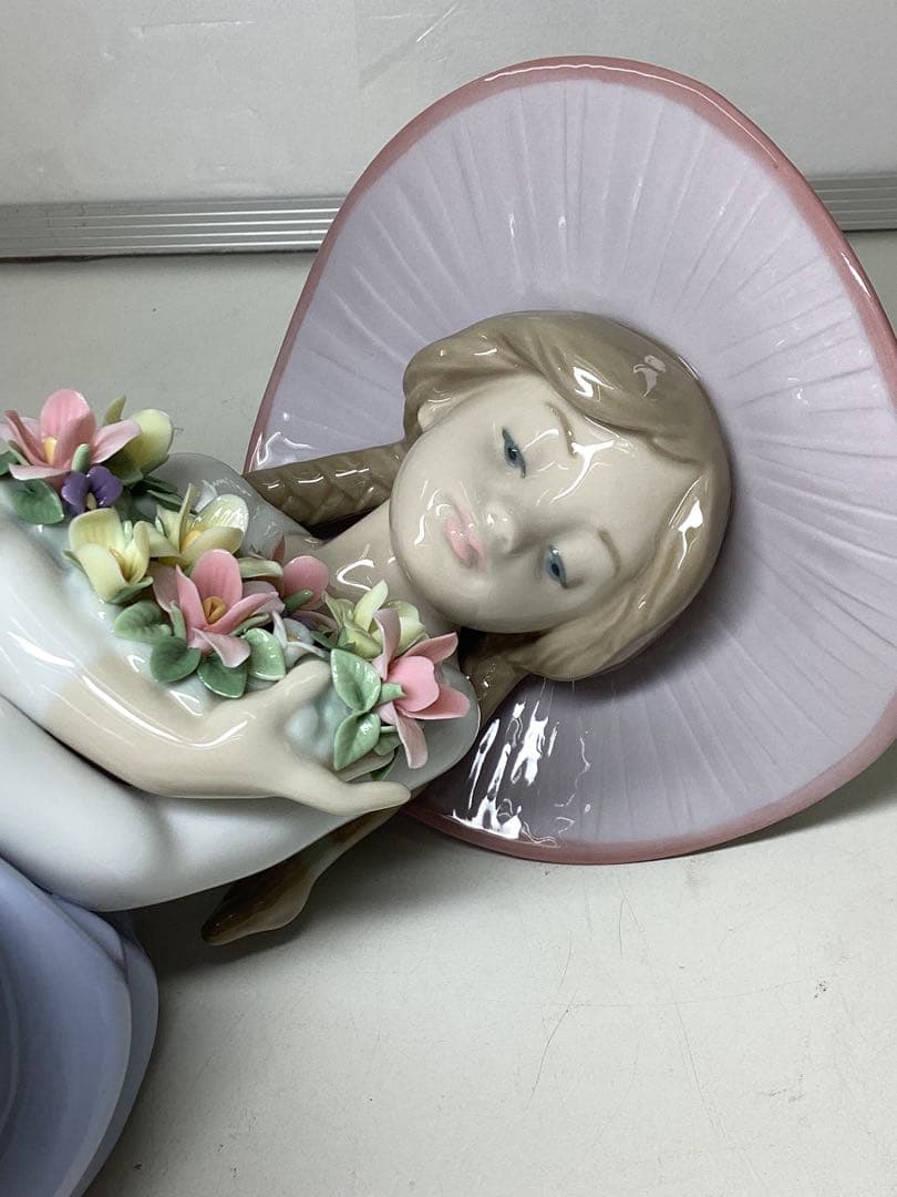 ビ*ン様 LIADRO リアドロ　陶器製 女性像 花束
