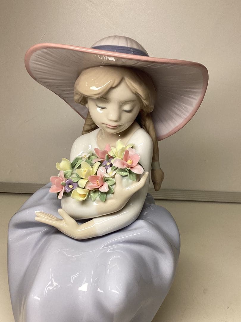 ビ*ン様 LIADRO リアドロ　陶器製 女性像 花束