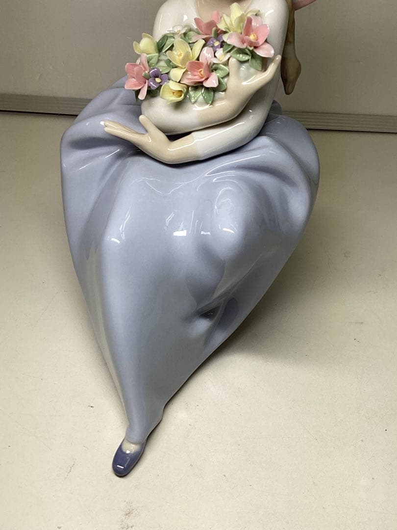 ビ*ン様 LIADRO リアドロ　陶器製 女性像 花束