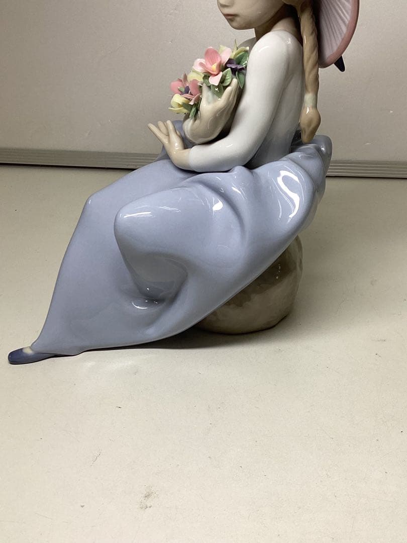 ビ*ン様 LIADRO リアドロ　陶器製 女性像 花束