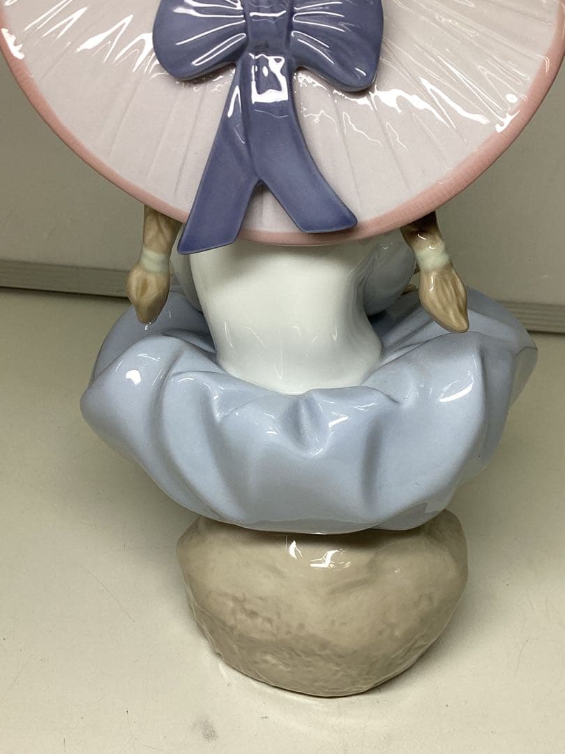 ビ*ン様 LIADRO リアドロ　陶器製 女性像 花束