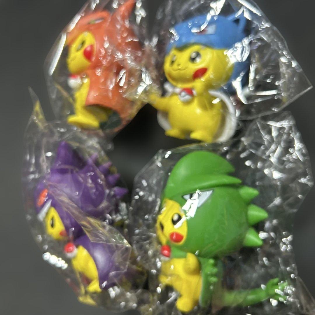 海外製 ガチャ 着ぐるみを着たピカチュウシリーズ 4種セット
