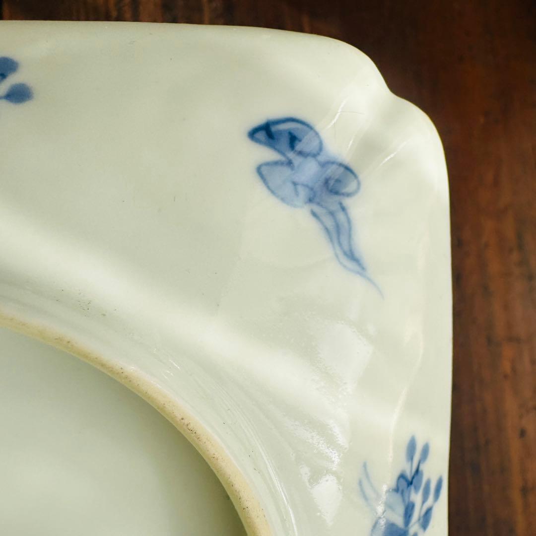 骨董皿　江戸期　古伊万里　陽刻山水図　角皿　染付隅切り皿