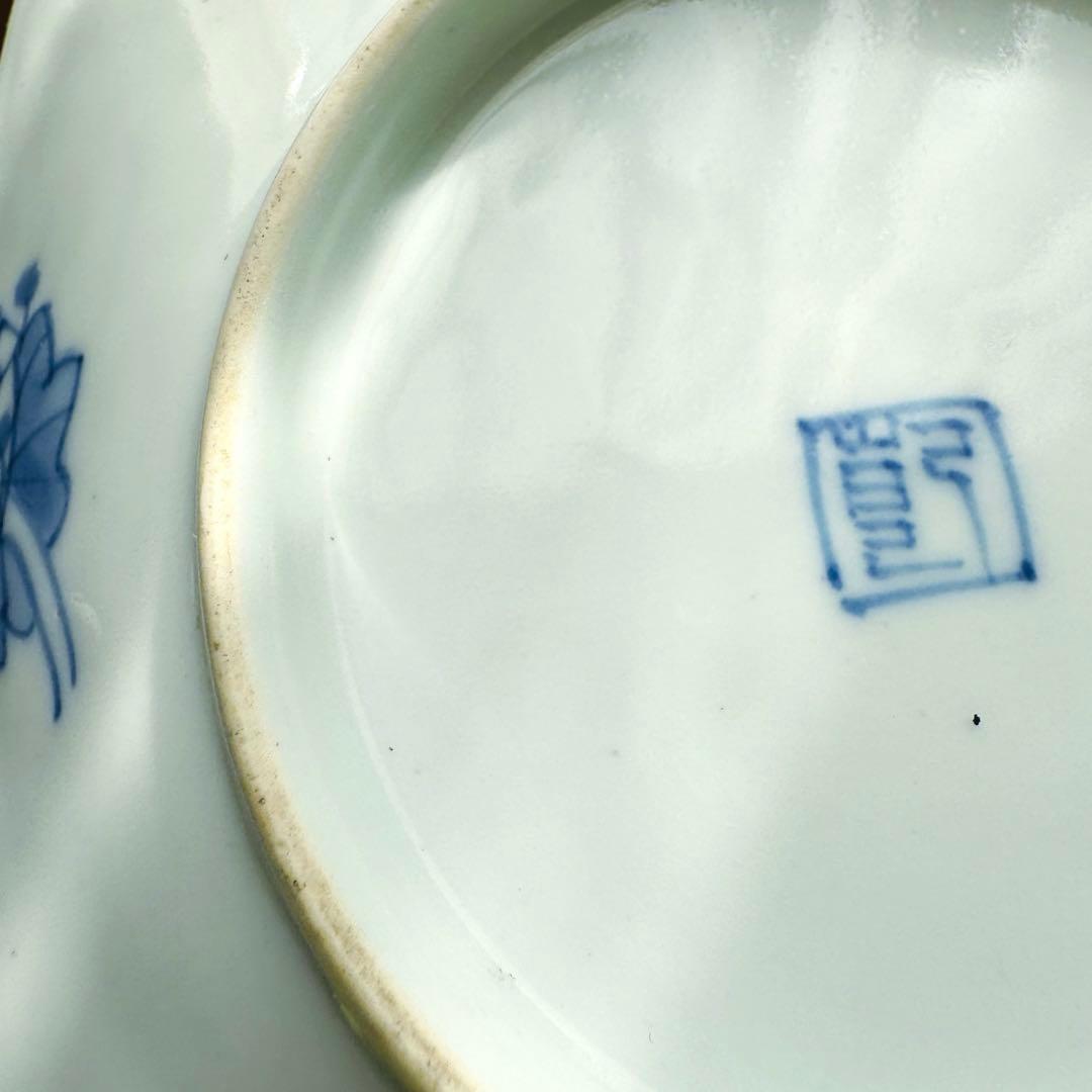 骨董皿　江戸期　古伊万里　陽刻山水図　角皿　染付隅切り皿