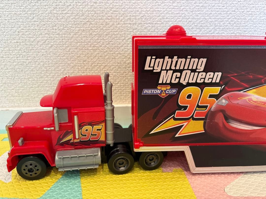 カーズ　トミカ　たくさんのせよう！大きなマック(カーズ3タイプ)