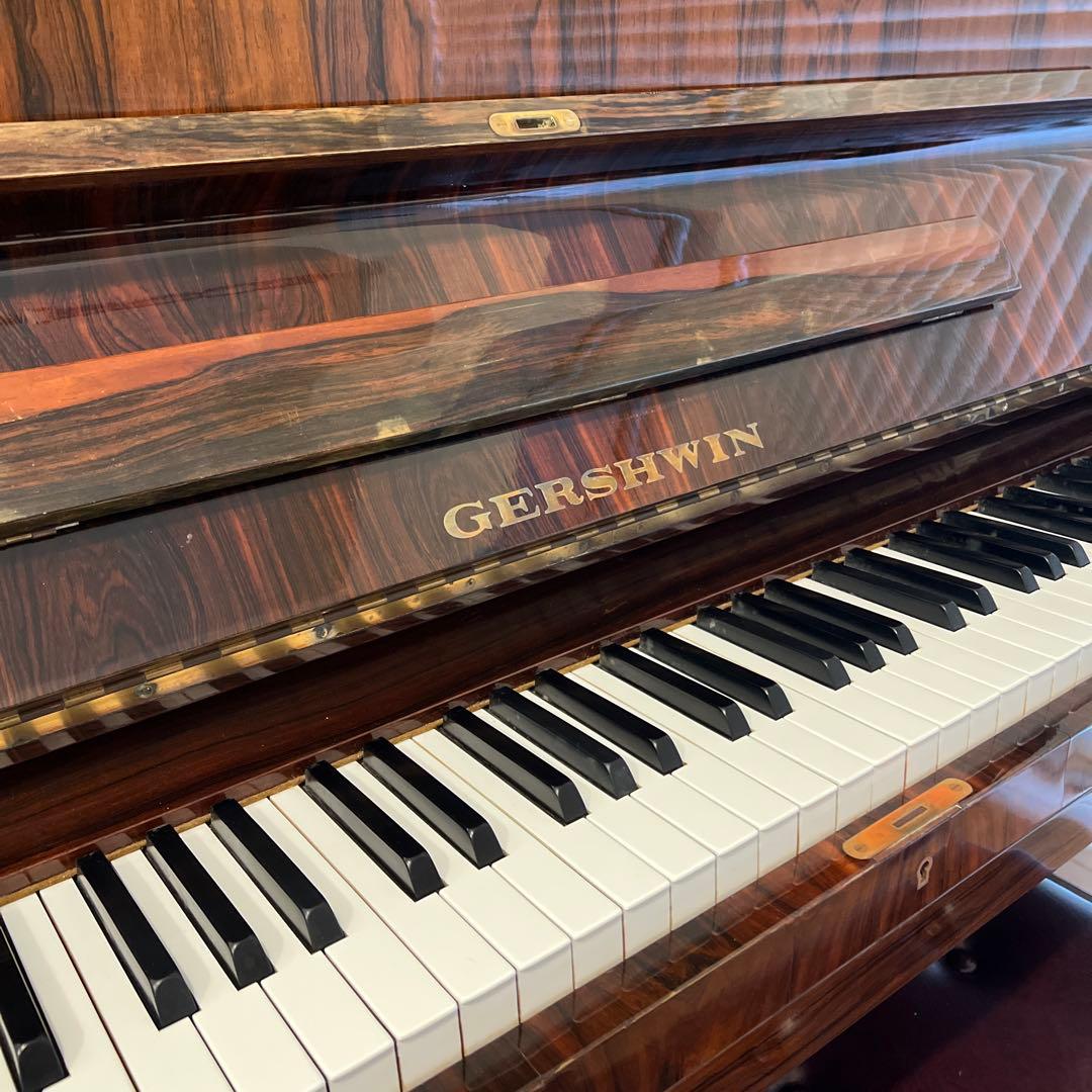 アップライトピアノ　ガーシュウィン