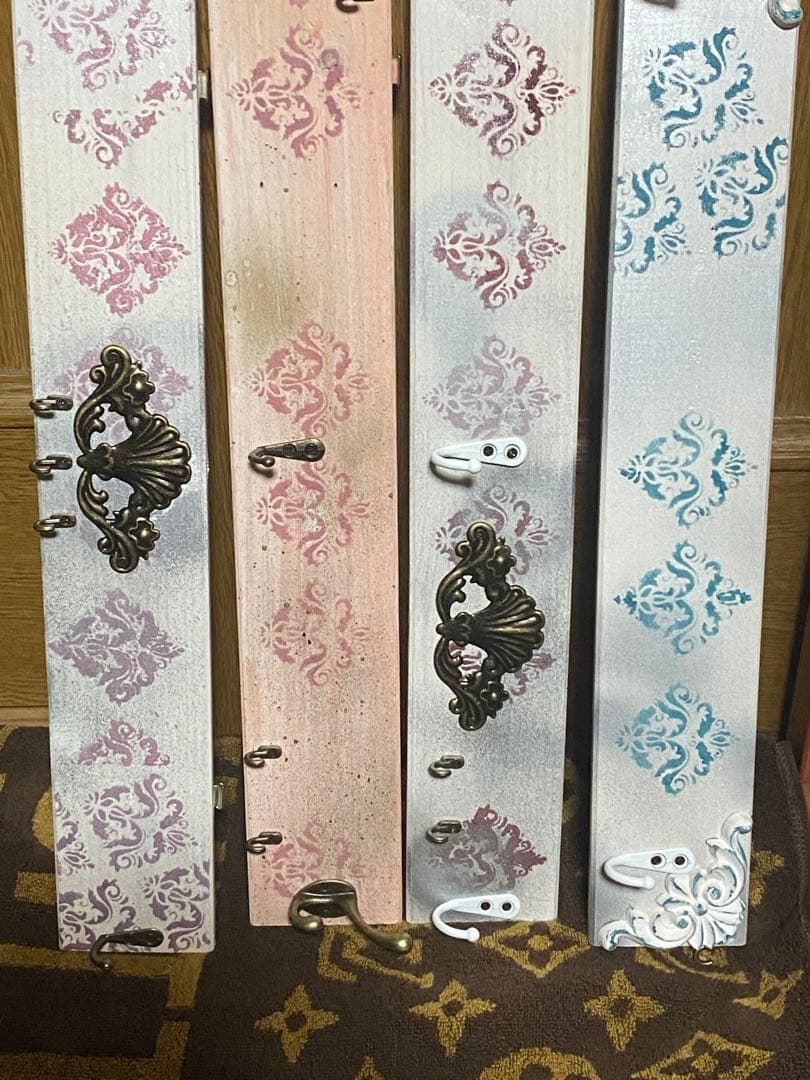 ロココ調♦️壁掛け用 ハンガーフック♦️収納の少ないお部屋に最適♦️白青１本♦️送料込