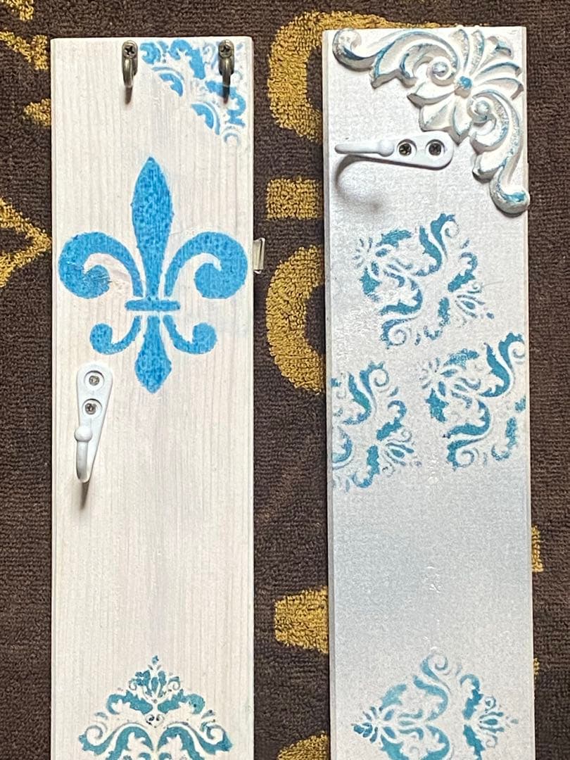 ロココ調♦️壁掛け用 ハンガーフック♦️収納の少ないお部屋に最適♦️白青１本♦️送料込