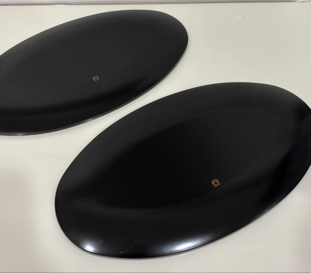 山田平安堂　漆器　オーバルプレート　黒地に金色の装飾皿2枚セット