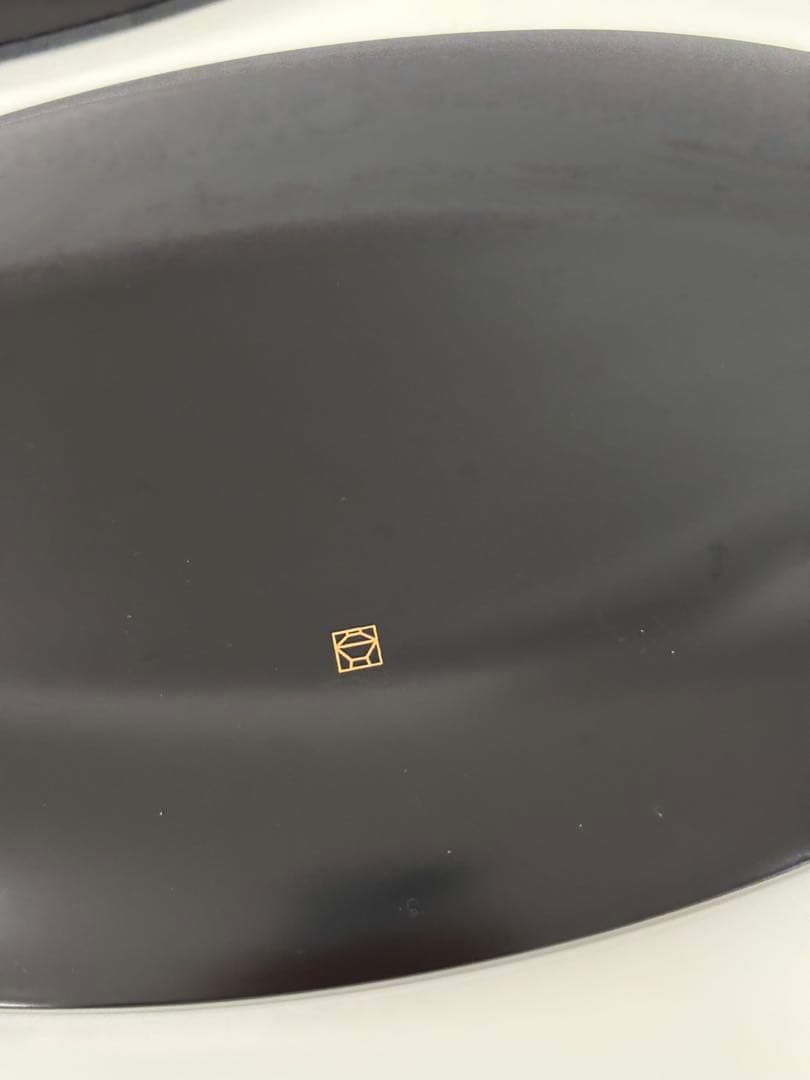 山田平安堂　漆器　オーバルプレート　黒地に金色の装飾皿2枚セット