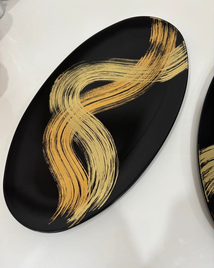 山田平安堂　漆器　オーバルプレート　黒地に金色の装飾皿2枚セット