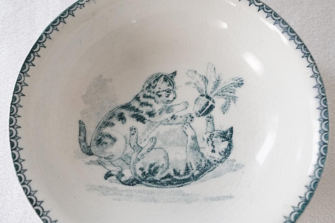 フランスアンティーク　クレイユモントロー　小さな　ボウル　猫　 11.5cm