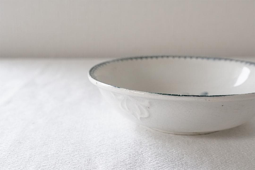 フランスアンティーク　クレイユモントロー　小さな　ボウル　猫　 11.5cm