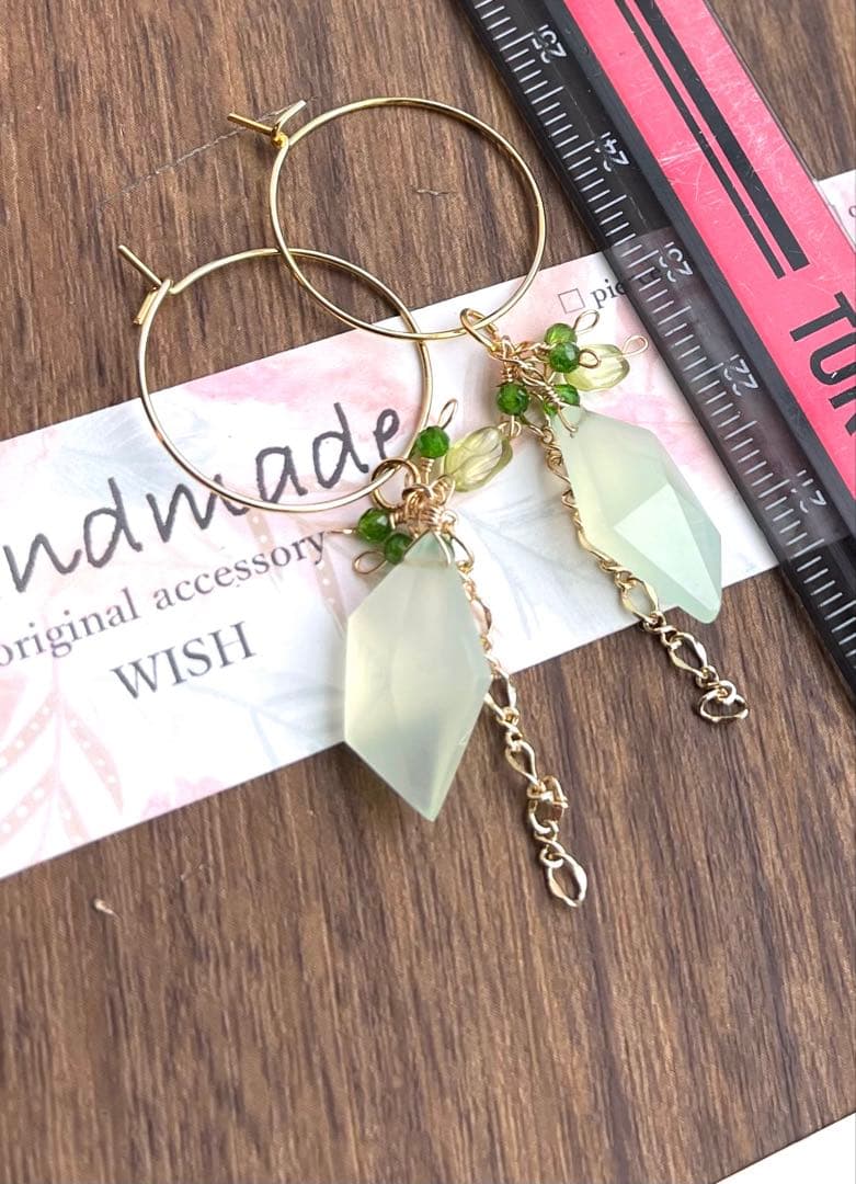 プレナイトスピンドルのピアスチャーム☆