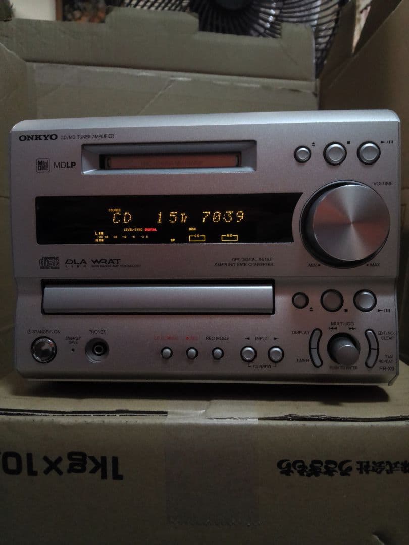 ONKYO FR X9(J) ミニコンポ CD MD 動作品、ラジオ機能搭載