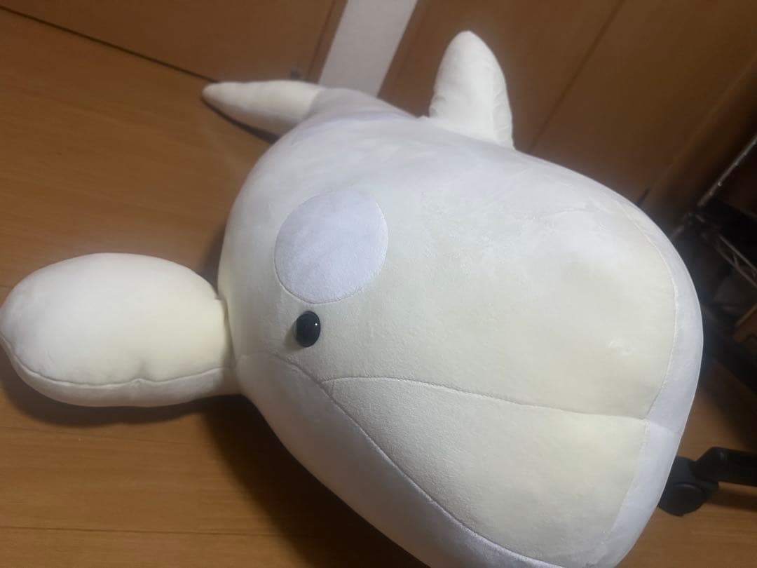 ゆ*り様 名古屋港水族館　くじ特賞 白いクジラ ぬいぐるみ 約95センチ