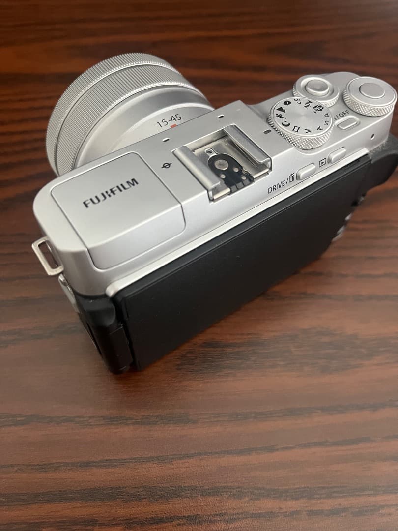 FUJIFILM ミラーレス一眼カメラ X-A7レンズキット シルバー