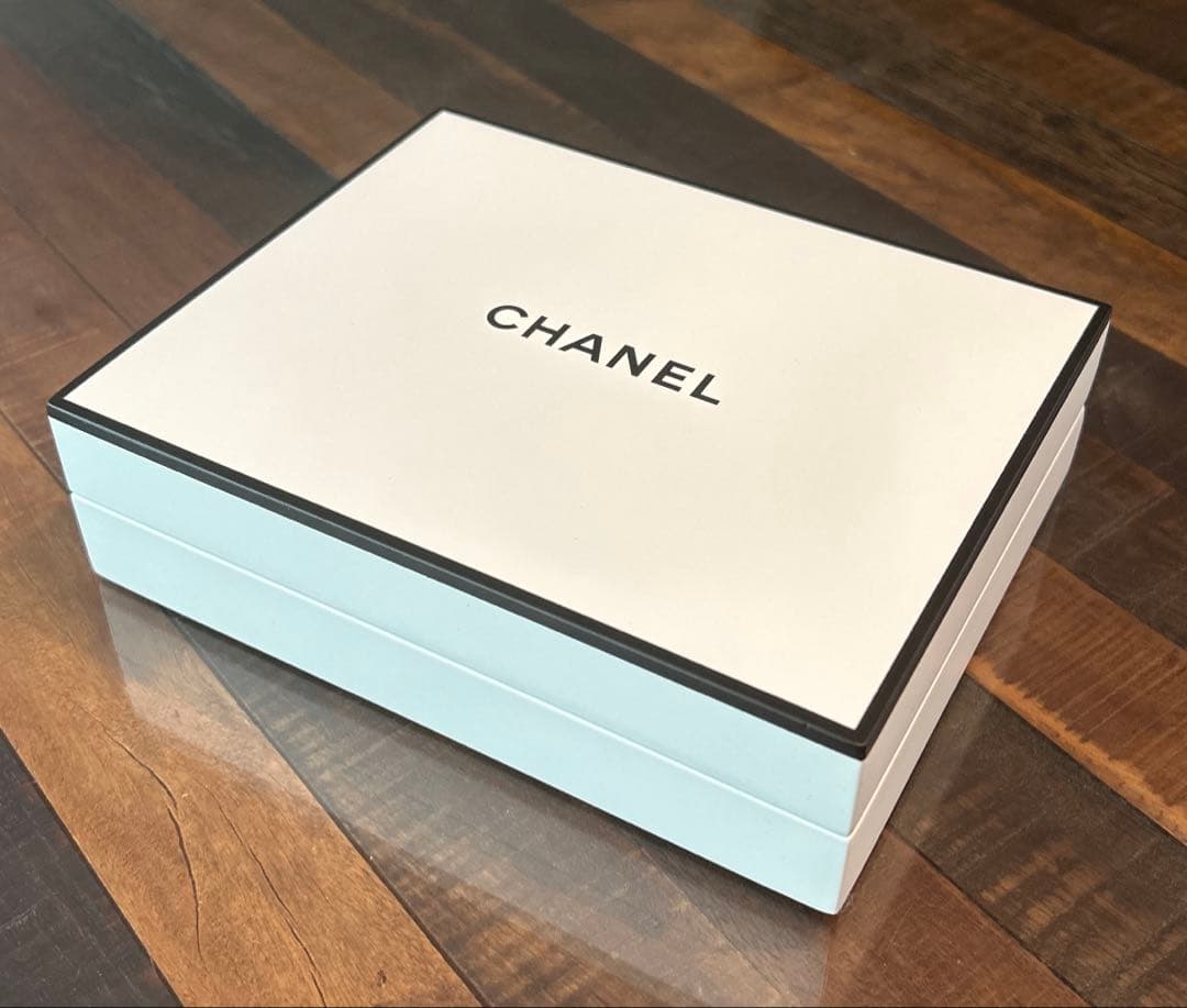 シャネル　正規品　ミラー付きボックス