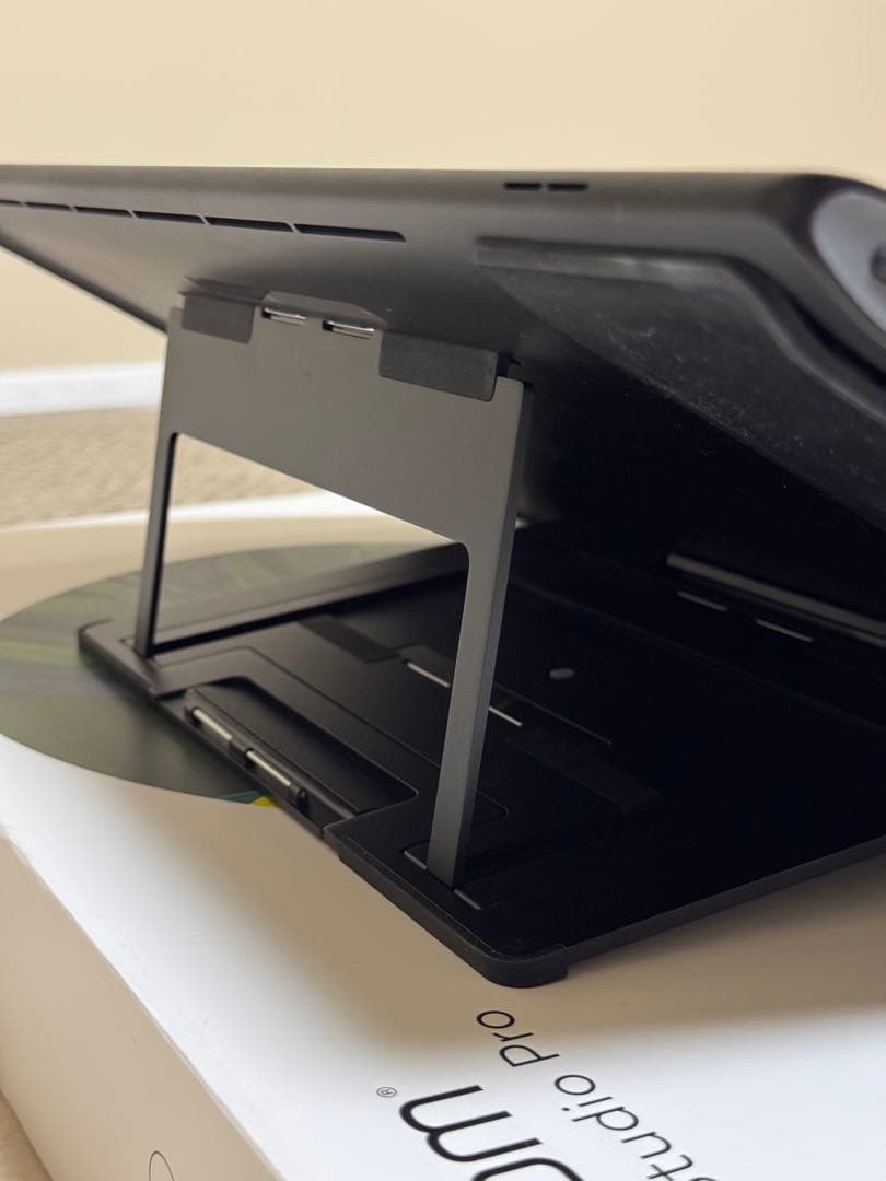 Wacom Mobile Studio Pro 16(純正スタンド付)