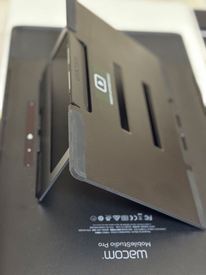 Wacom Mobile Studio Pro 16(純正スタンド付)