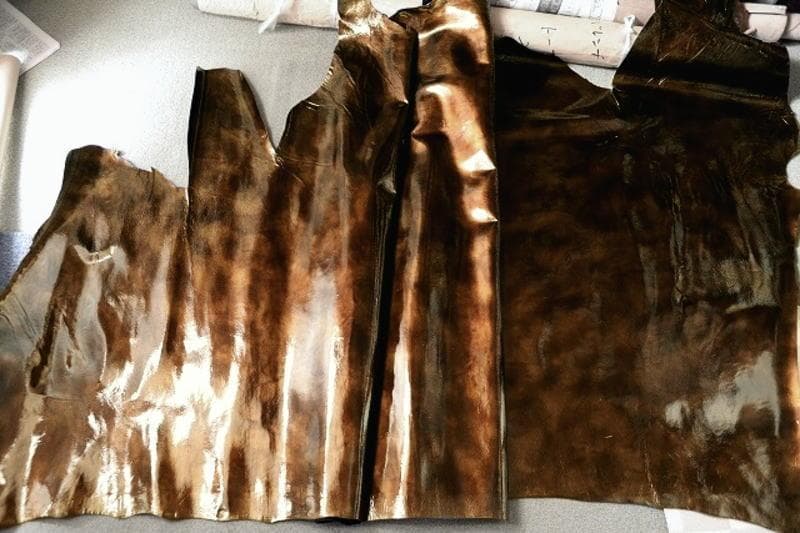 皮革 国産レザー　 241ds 1.2mm　ブロンズ ゴールド　エナメル調　牛革