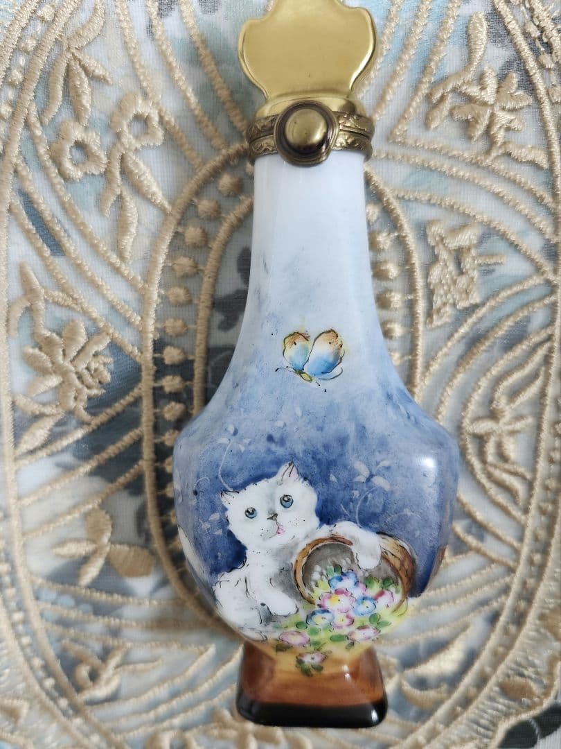 リモージュボックス 可愛い 猫と花のデザイン陶器香水瓶