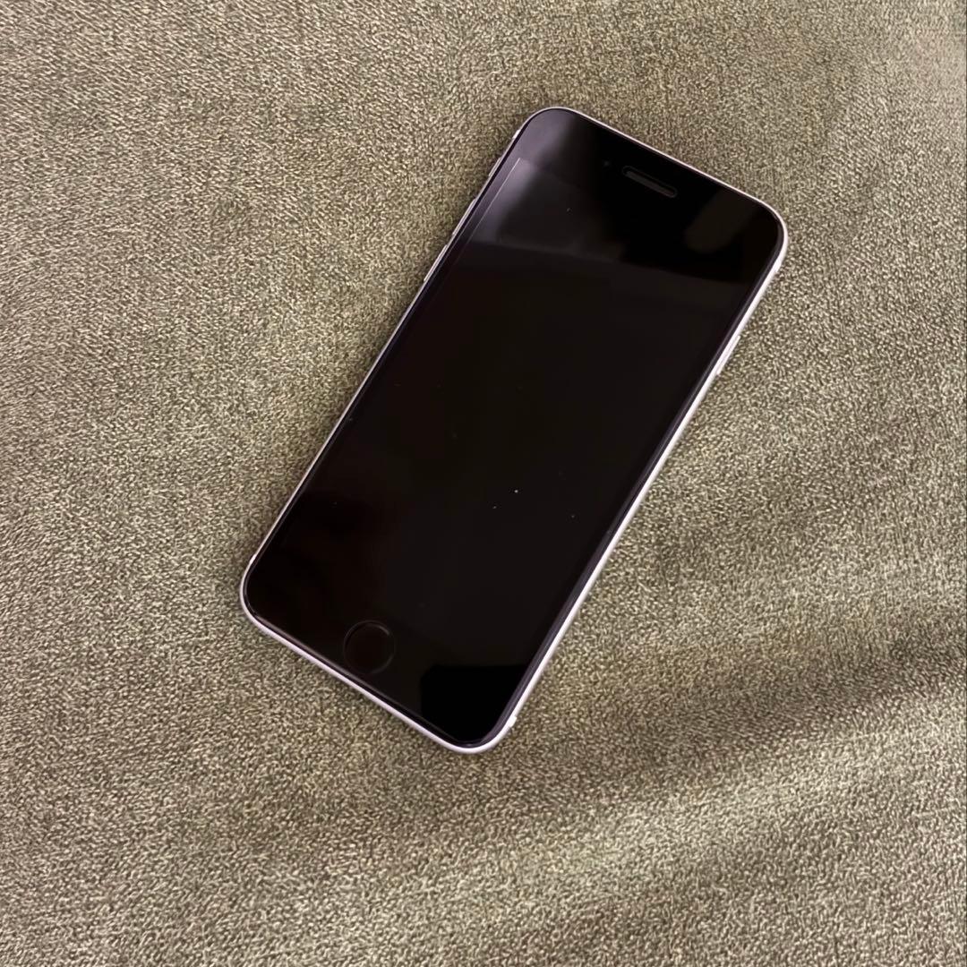 Apple iPhone se2 ホワイト 64gb SIMフリー 本体のみ