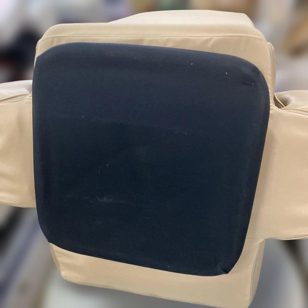 ベージュ アームレスト付き回転座椅子 リクライニング式