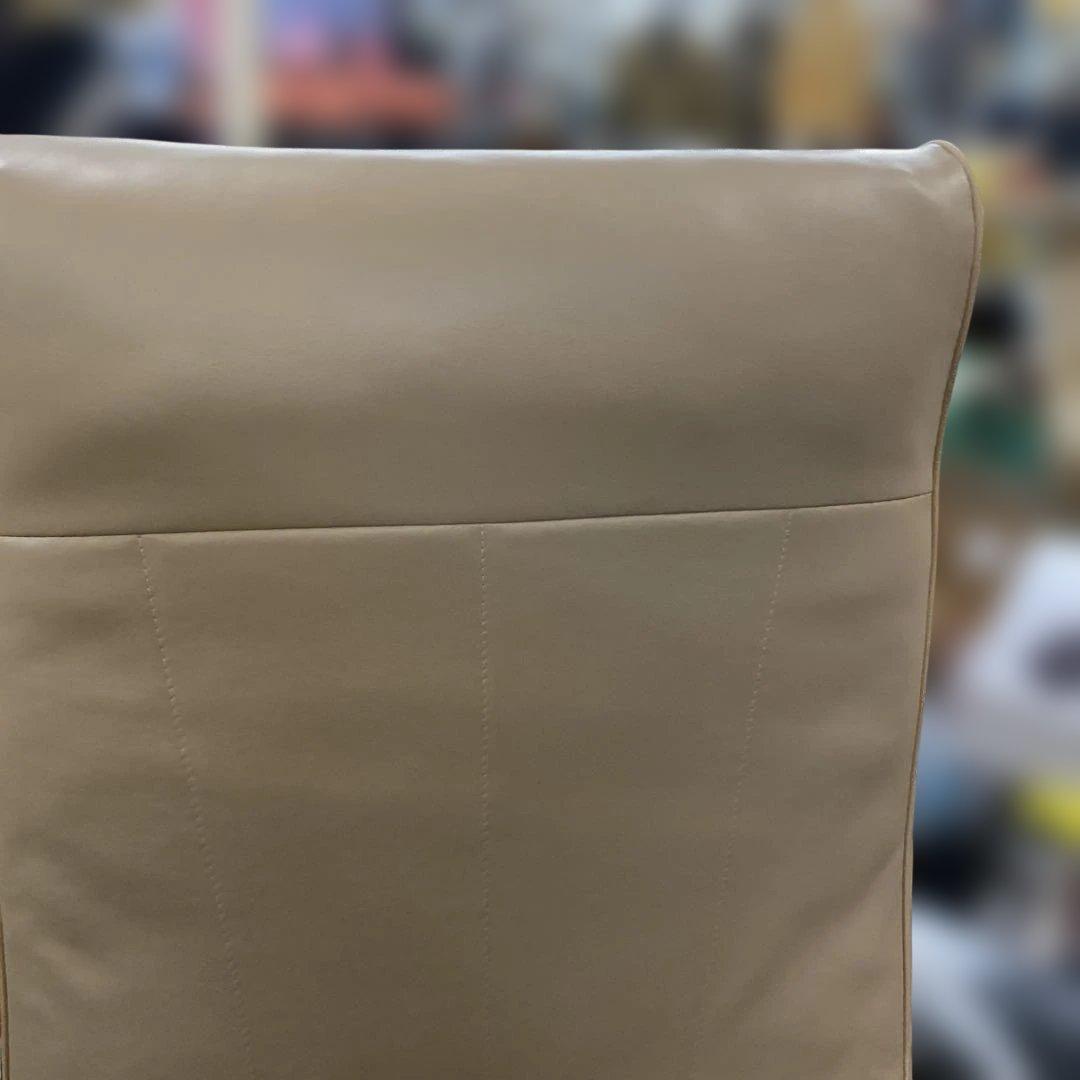 ベージュ アームレスト付き回転座椅子 リクライニング式