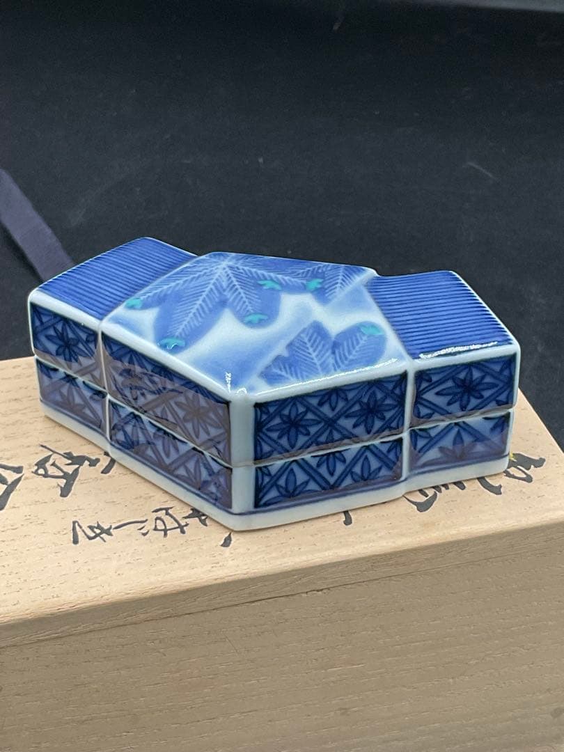 十四代　今右衛門　本人作　香合　人間国宝　黒はじき