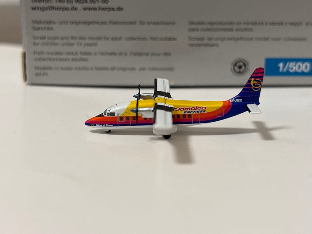 エアジャマイカ　Shorts 360-300 herpa 1/500