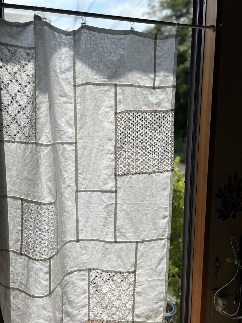 「オフと草花の穴刺繍」麻ポジャギ