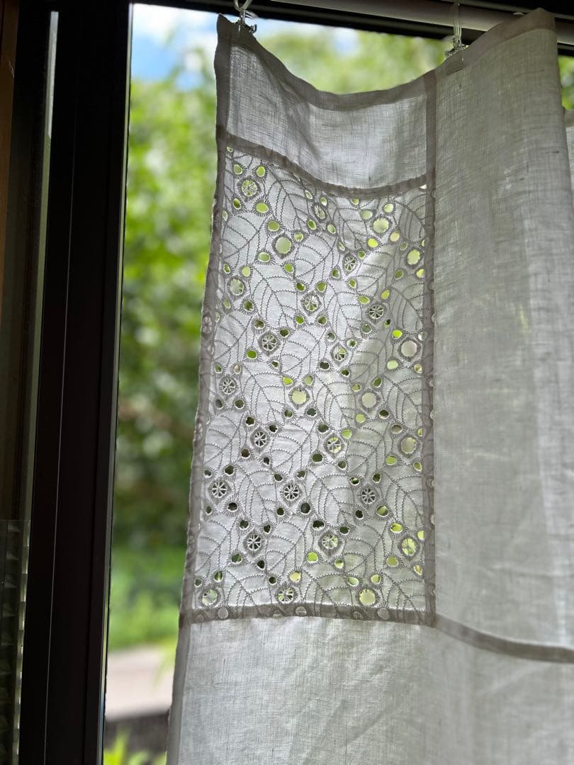 「オフと草花の穴刺繍」麻ポジャギ